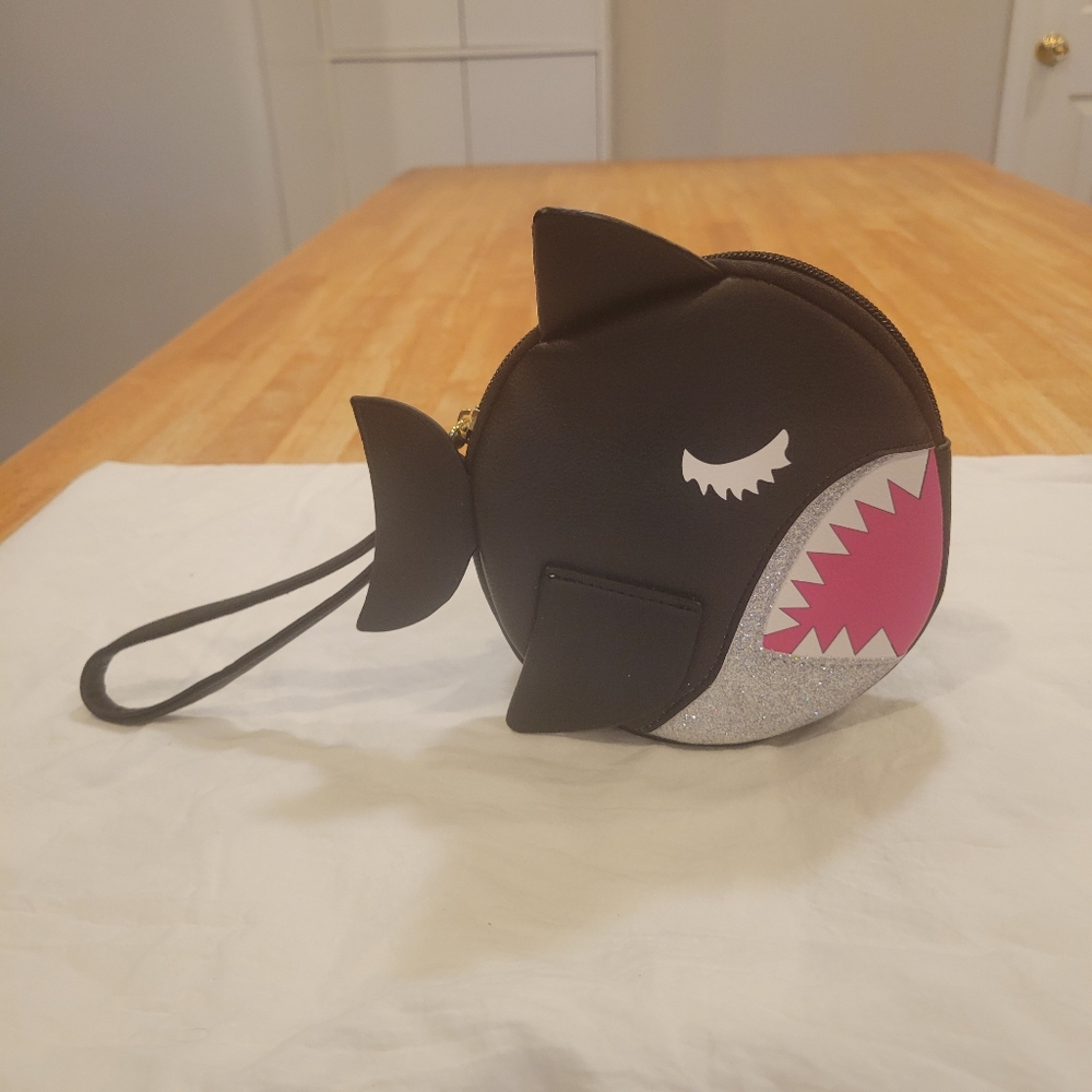 🦈NWOT~ LUV BETSEY SHARK THEMED WRISTLET